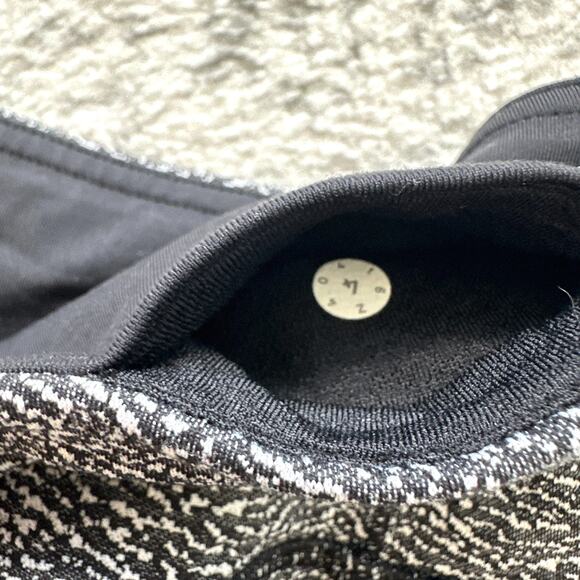 Lululemon Run It Out Luxtreme Leggings Ripple Jacquard Black White Size 4 - Picture 7 of 12